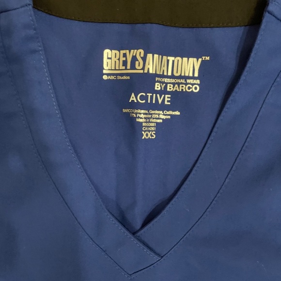 Greys Anatomy by Barco Active Scrub Top - Picture 2 of 3